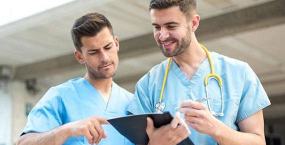 برای مراقبتی امن و آرام، پرستار آقا در منزل را از چتر فیروزهای بخواهید